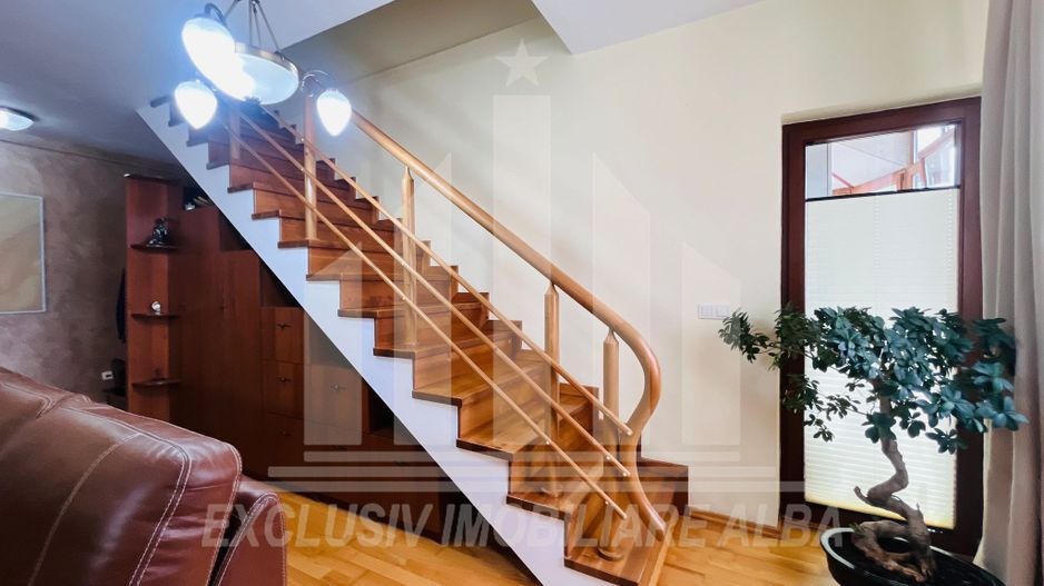 Apartament cu 3 camere cu scara interioara, Cetate - Poză 4