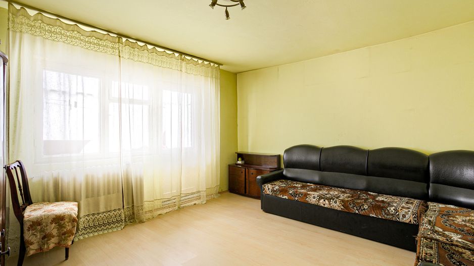 Vandut Apartament cu 3 camere la parter, in Micalaca - Poză 1