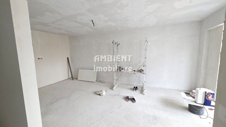 Apartament cu 3 camere, etaj 2, in renovare, zona TRAIAN; - Poză 2