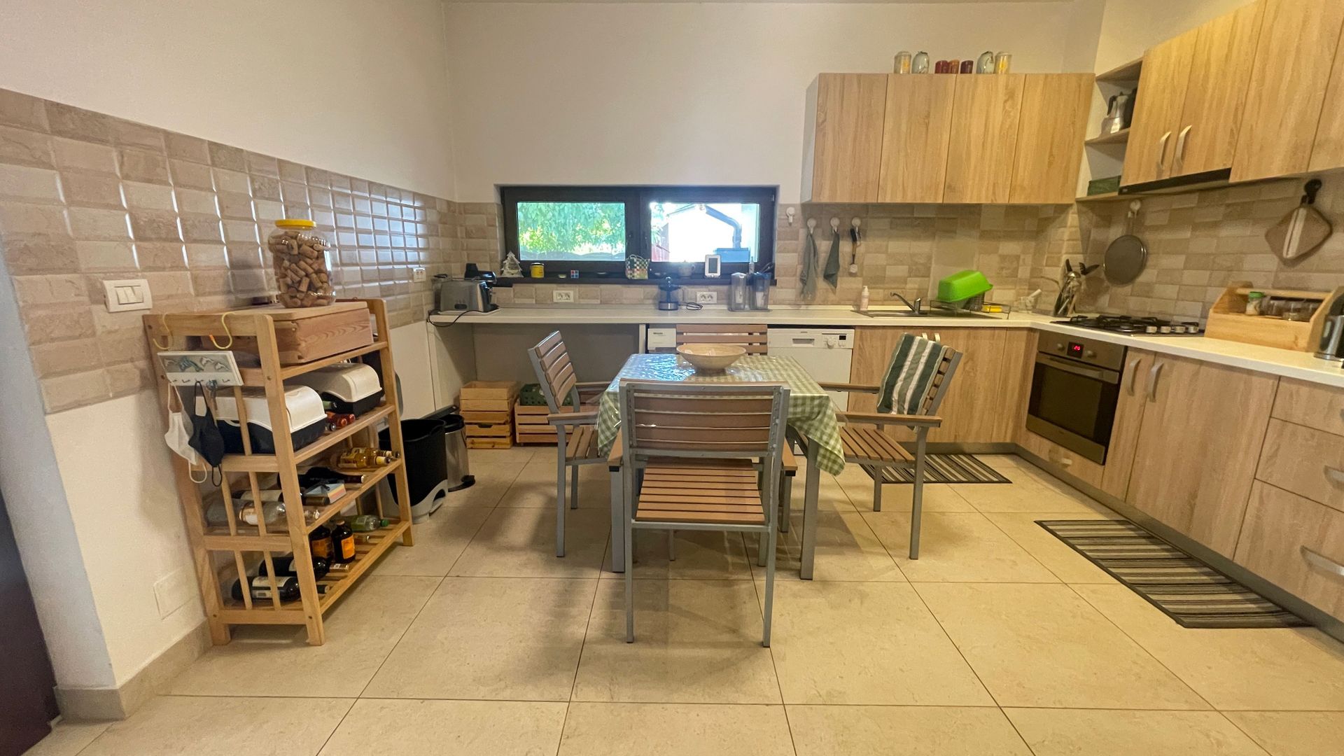 Casa spatioasa de inchiriat -ideala pentru o familie - Poză 3