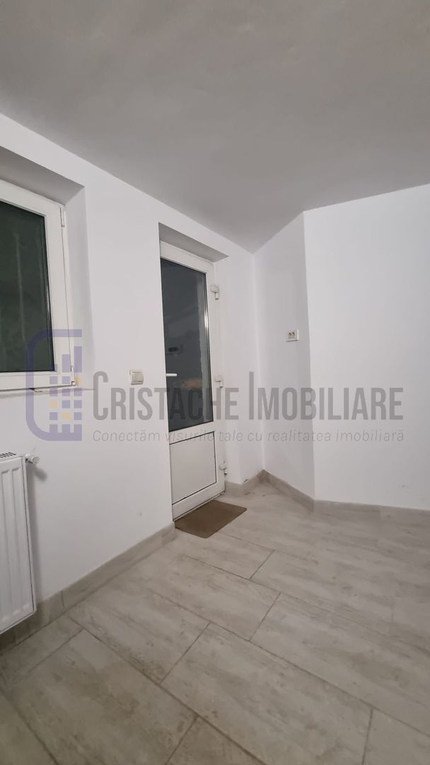 Studio 15 m², situat la mezaninul unei vile interbelice - Poză 6