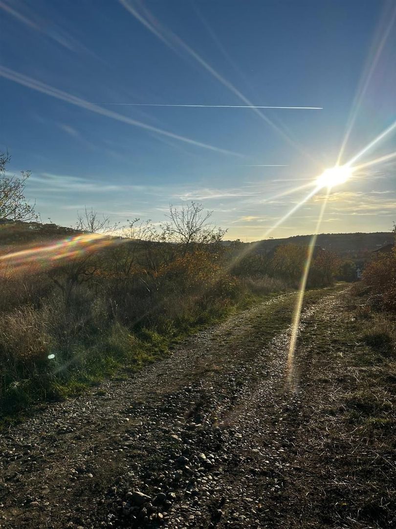 Teren intravilan de colt langa Hanul Pescarilor - Poză 4