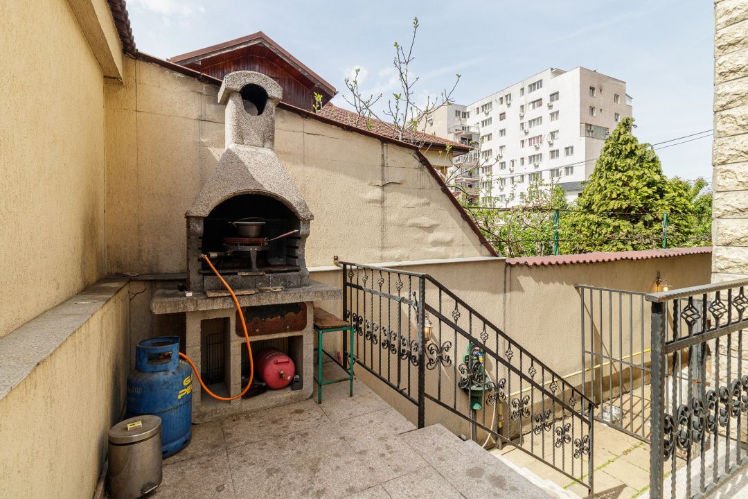 Vila impresionata 550mp util, 300mp teren - Poză 29