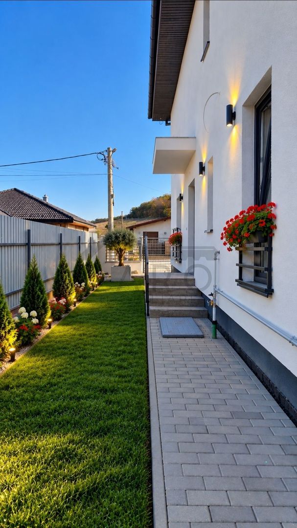 Casă cuplată absolut la cheie - Poză 3