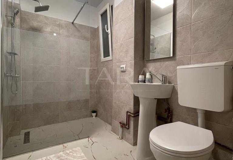 Apartament ultrafinisat, locație centrală - Poză 8