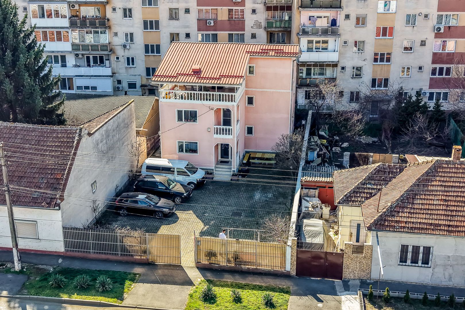 Casă spațioasă în mijlocul orasului, Str. Constantin Brâncuși - Poză 1