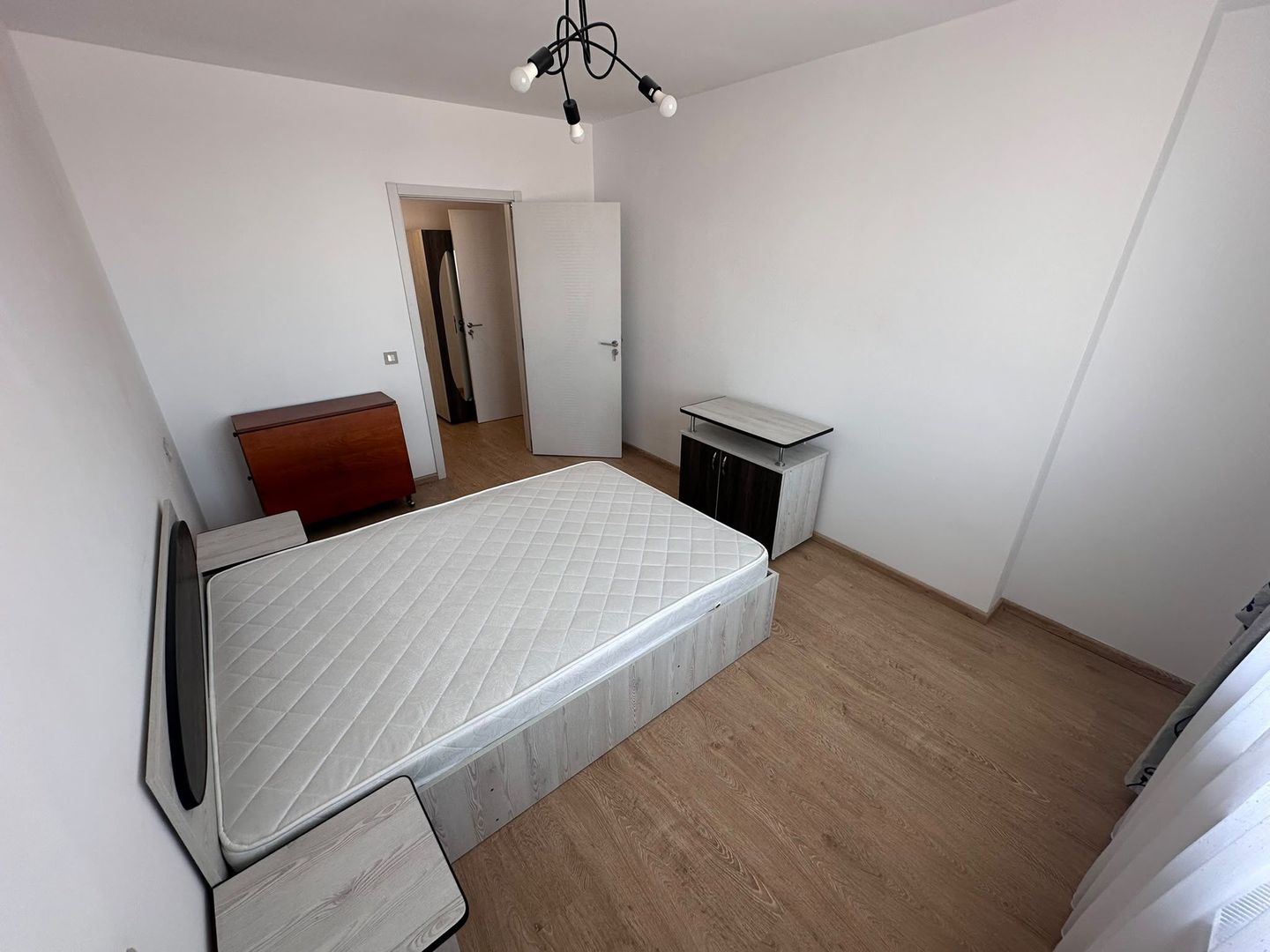Apartament modern cu 2 camere de închiriat – Zona Păcii/Centrala Proprie A268 - Poză 2