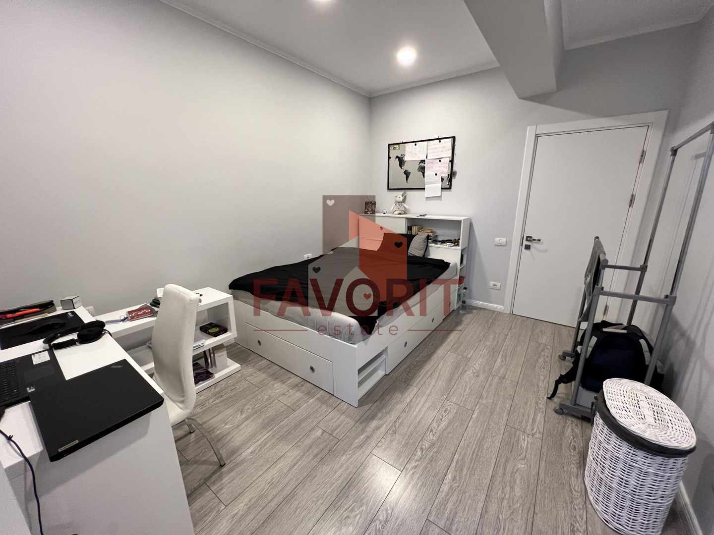 Parcare subterana si supraterana . Etaj 1 cu lift. Pozitie excelenta. - Poză 12