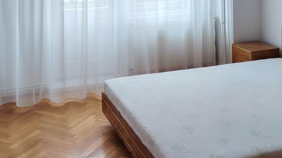 3 camere, situat la etajul 1 al unui imobil din zona 13 Decembrie Făget - Poză 4