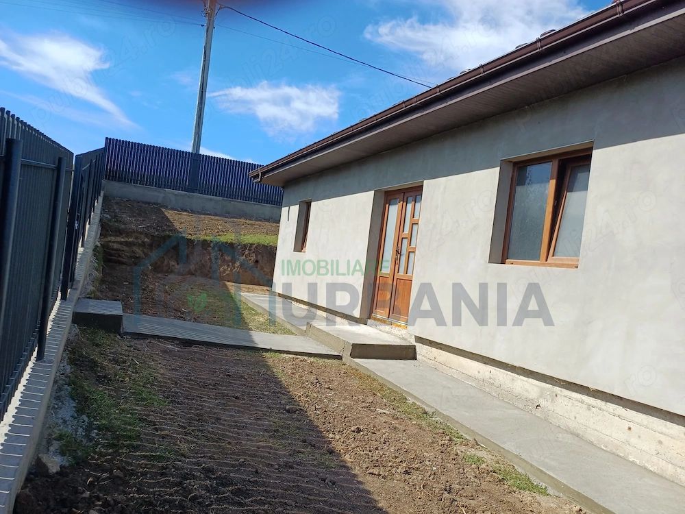 Casă de vânzare - Holboca  Strada Curcubeului nr 58 - Poză 1