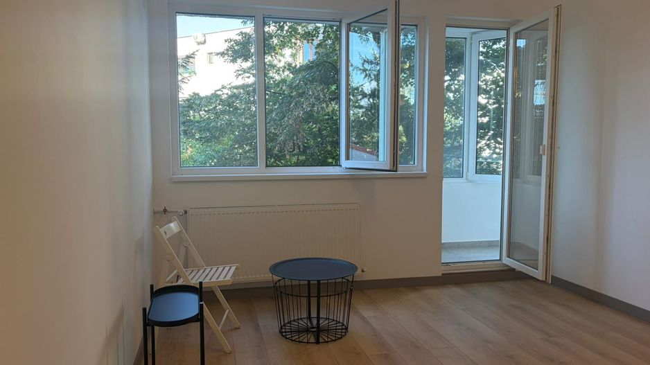 Apartament renovat cu doua camere semidecomandat, piata Domenii - Poză 2