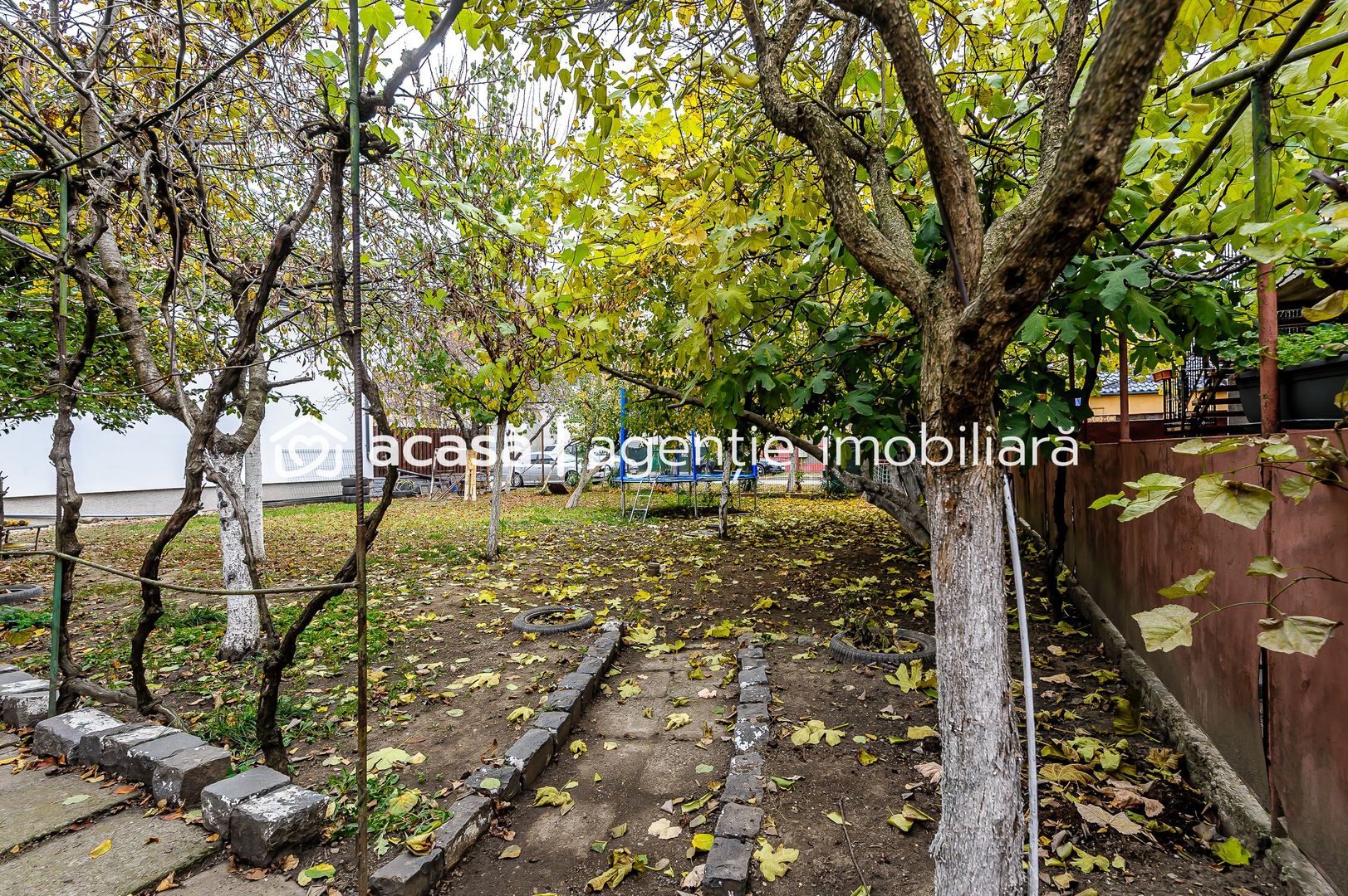 Locuință pentru familie mare apartament la casă, cu teren, Bujac. - Poză 2