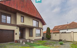 Casă spațioasă în Sântana - Poză 29