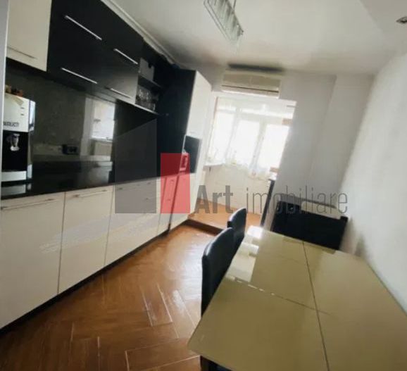 APARTAMENT DE 4 CAMERE  BARCA - Poză 3