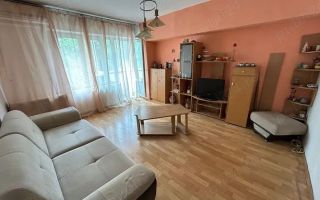 De vanzare Apartament 4 camere LUJERULUI - Poză 1