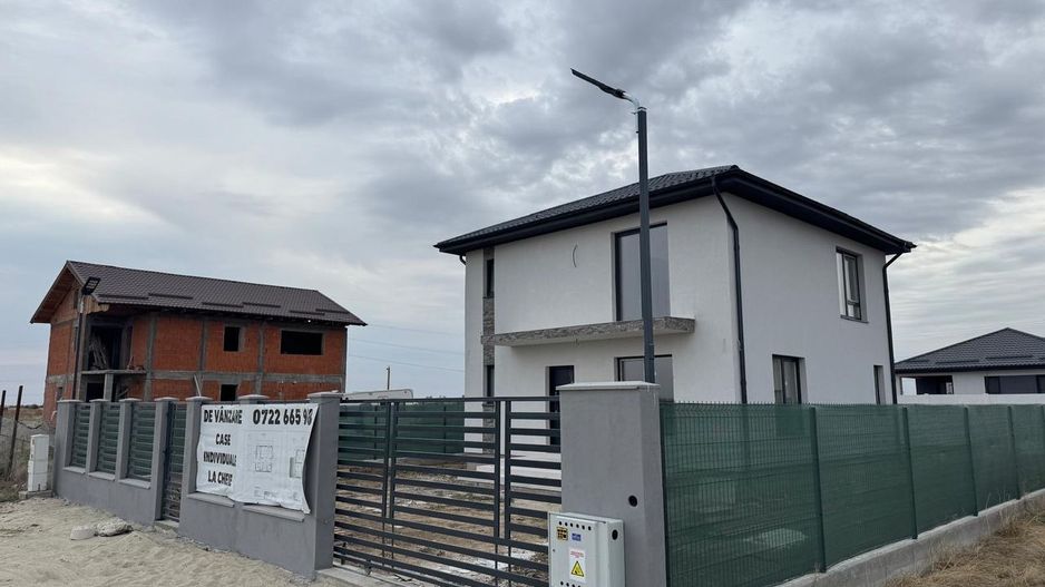 Casa modernă cu 4 camere și subsolb de vanzare - Poză 2