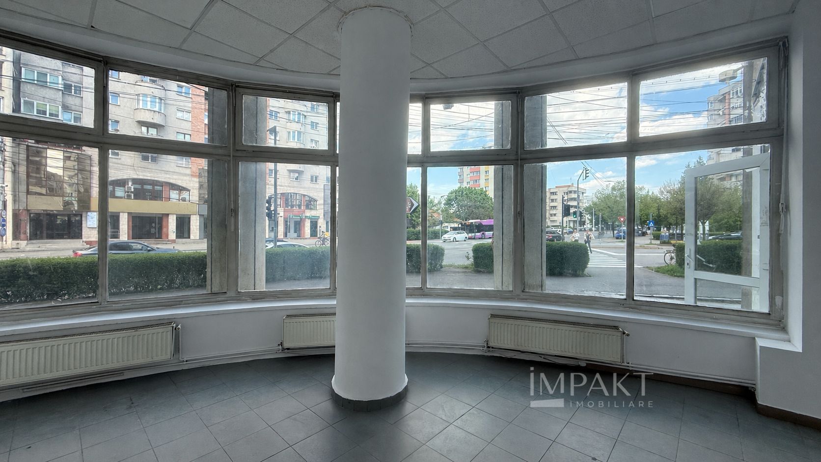 Spatiu comercial cu vitrina generoasa aproape de centru - Poză 4