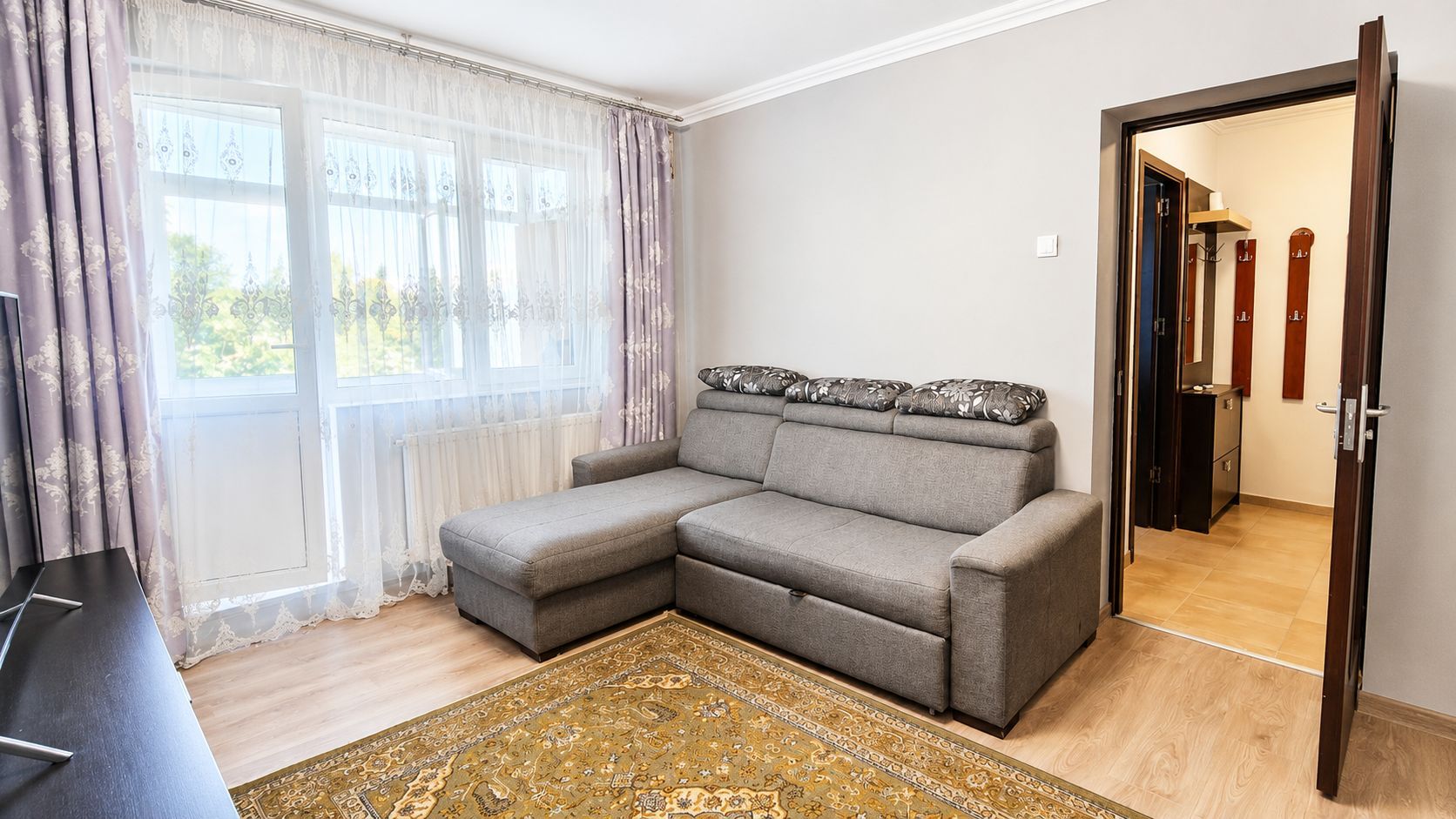Apartament renovat 2 camere SD 49 mp Podu Ros 92000 euro - Poză 4