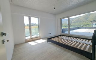 Casa cu piscina interioara si proveliste catre CETATE - Poză 14