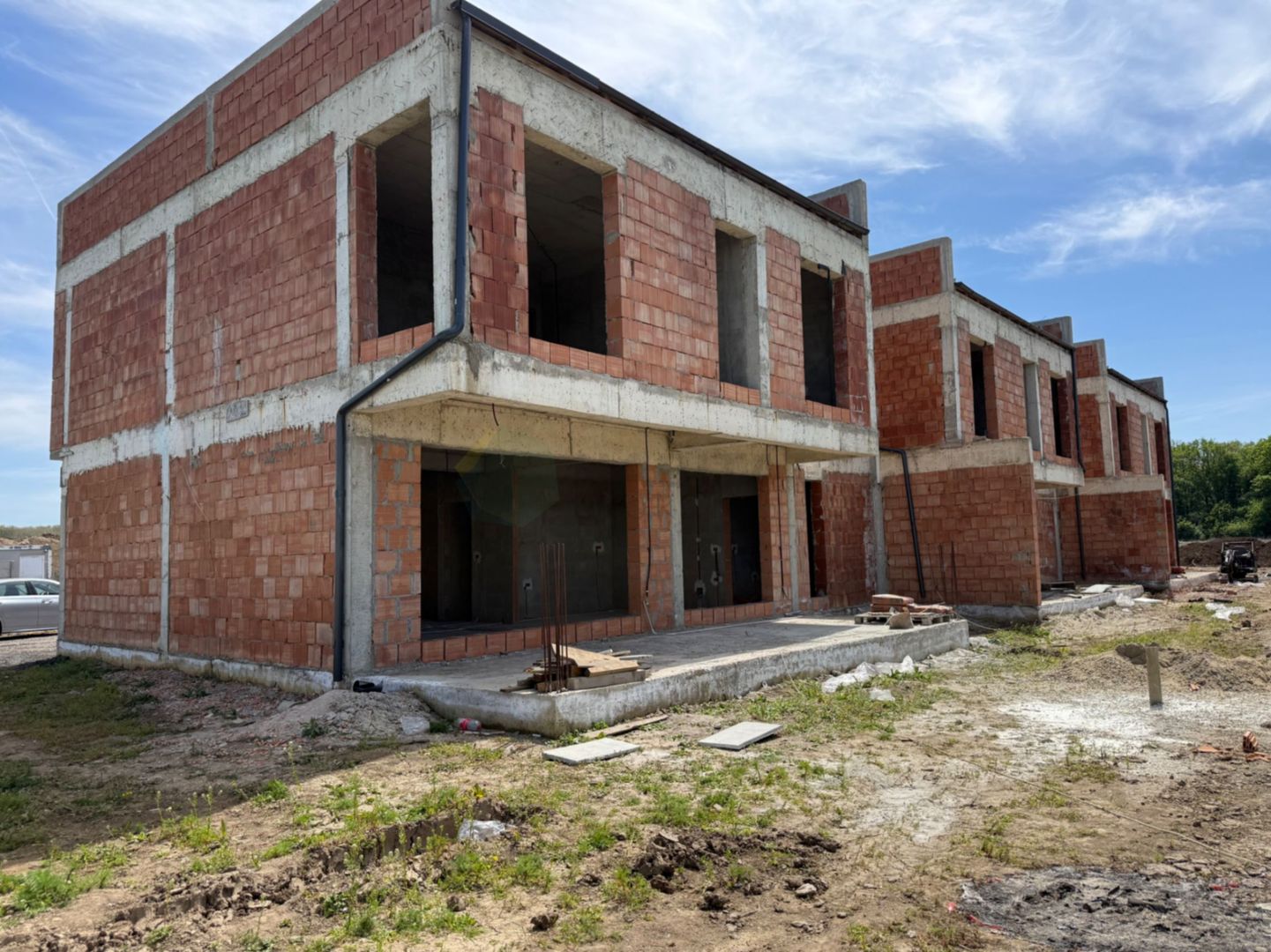 Eleganță și natură: vilă urbană exclusivistă în Tunari - Poză 1