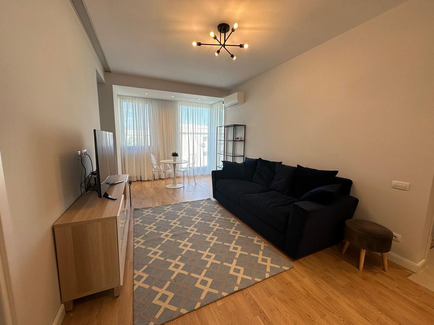 Apartament 2 camere de inchiriat Aviatiei Bloc Nou parcare - Poză 2
