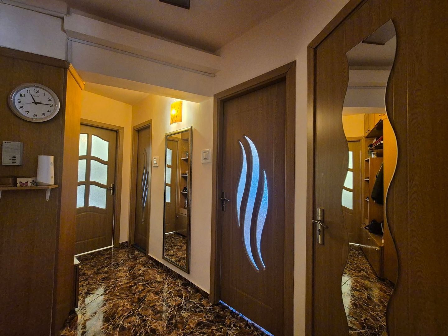 Exclusivitate - Apartament pretabil locuit, toate facilitătile in apropiere - Poză 5