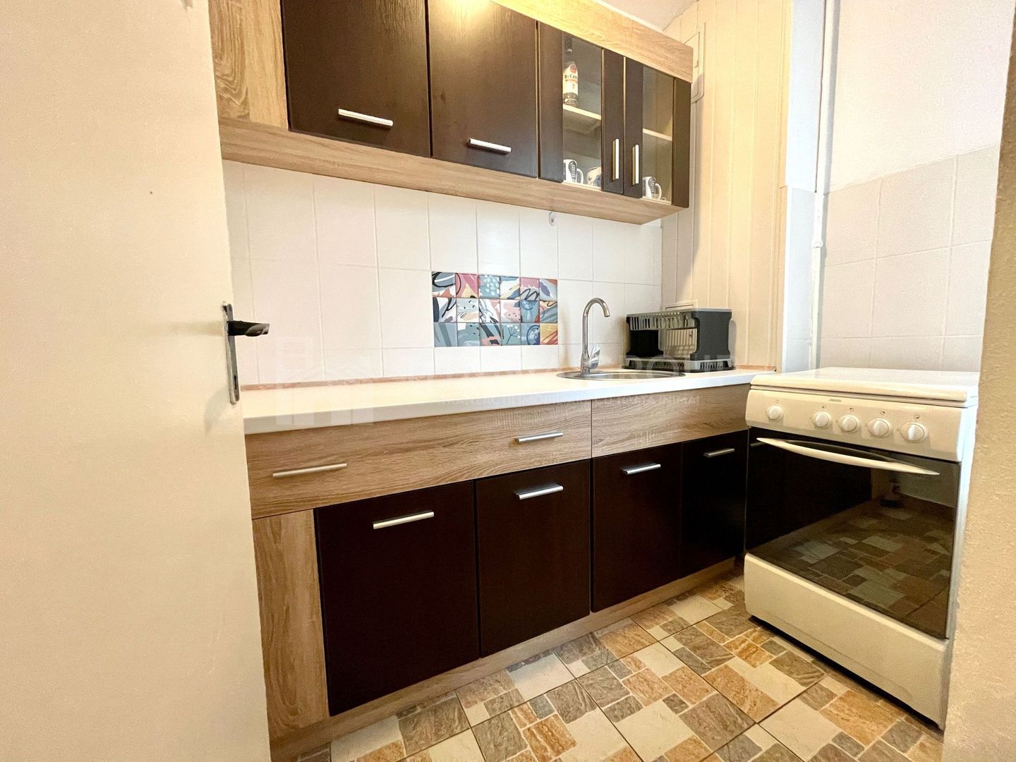 Garsoniera cocheta, mobilata si utilata - zona Grivitei - Poză 5