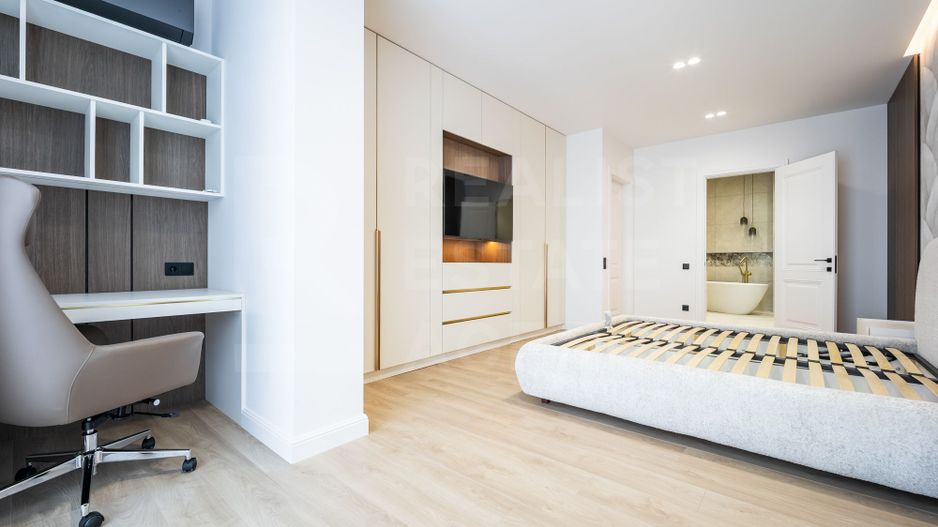 Chirie, apartament, 4 camere, Strada Universității, Centru - Poză 15