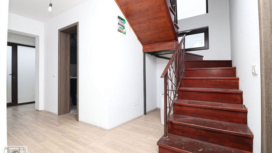 Soluție Locativă pentru Firme: Vilă cu Capacitate Mare în Ciorogarla - Poză 12