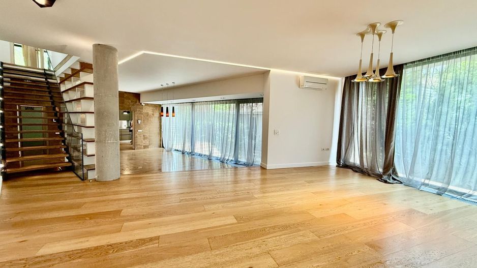 Refined Luxury Residence | Exclusive Villa with Private Spa - Poză 2