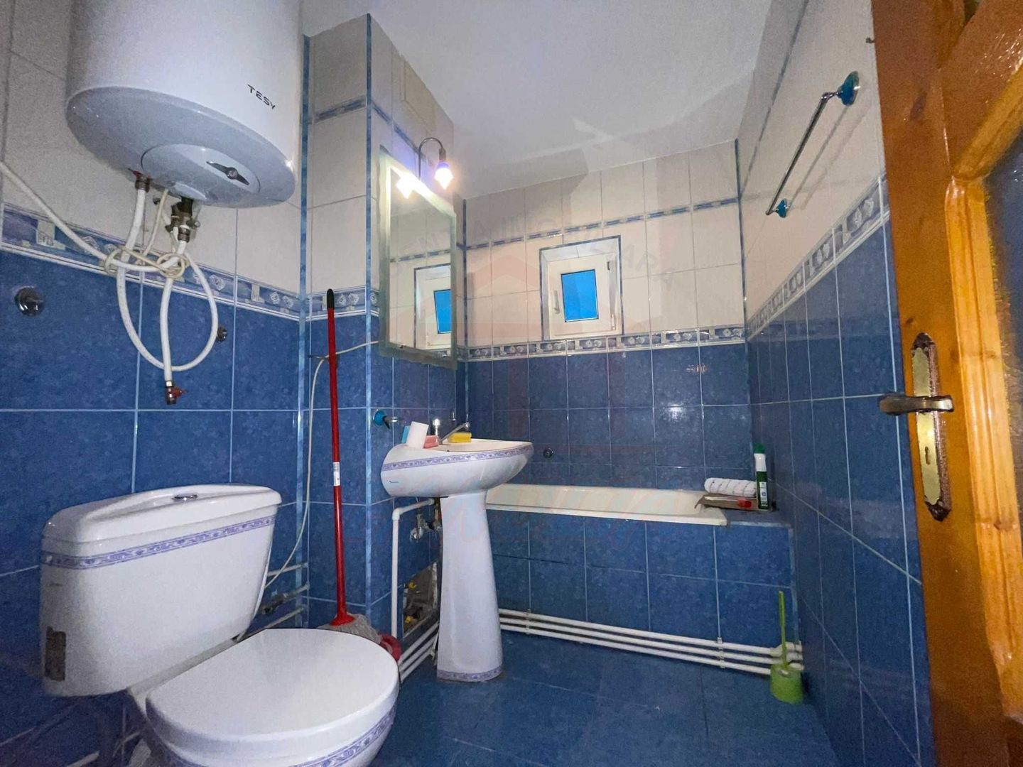 Inchiriere apartament 3 camere, Micro 20, 65 mp, 384 EURO/Luna - Poză 4