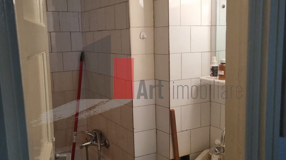 APARTAMENT 3 CAMERE -PIATA ROMANA - Poză 3