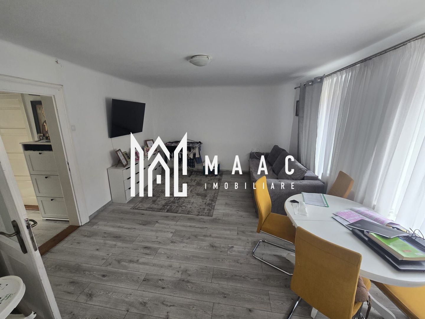 Apartament 3 camere curte privata zona Centrala - Poză 1