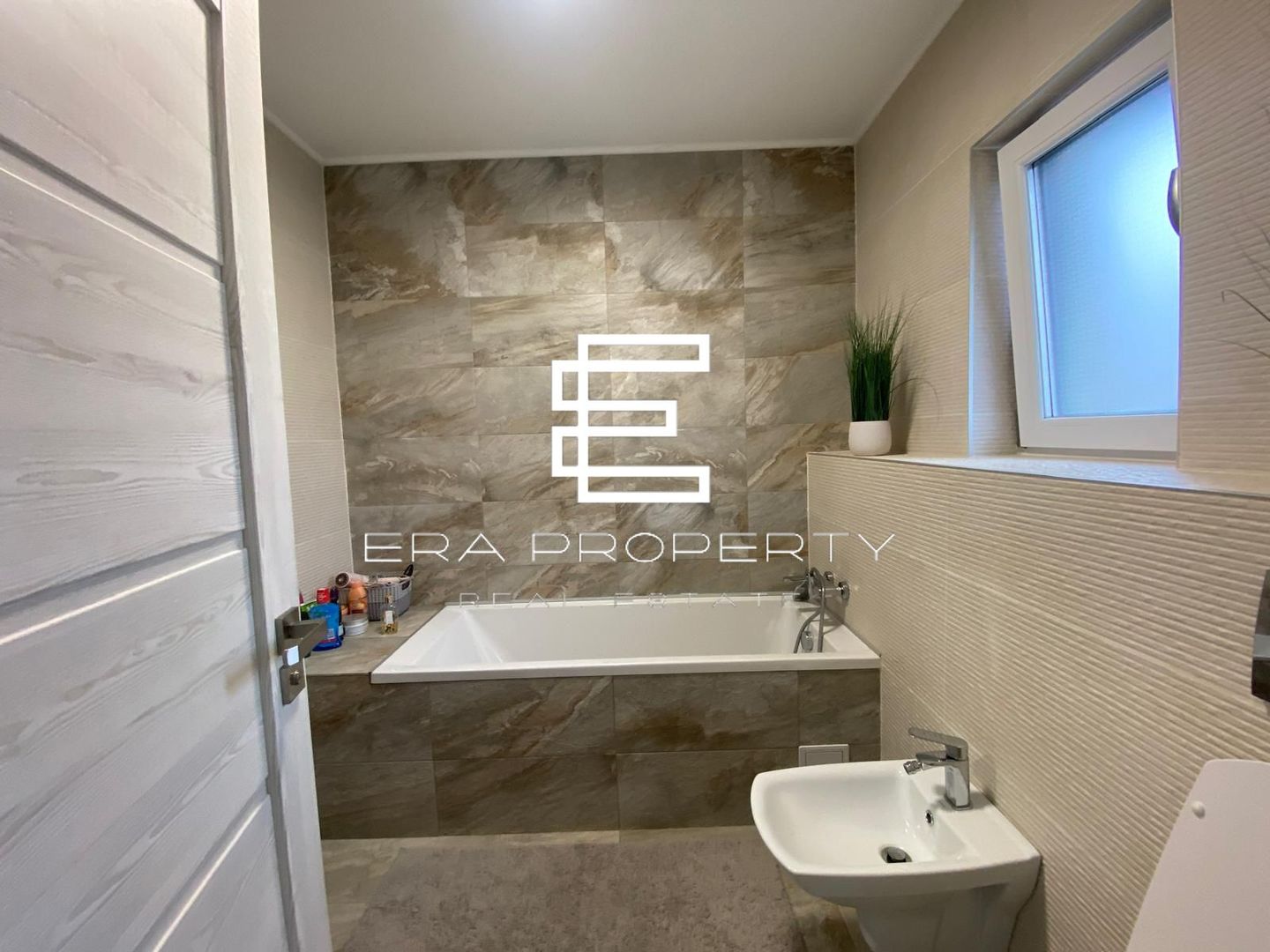 Casa tip duplex , pivnita, carport in Selimbar zona Brana - Poză 14