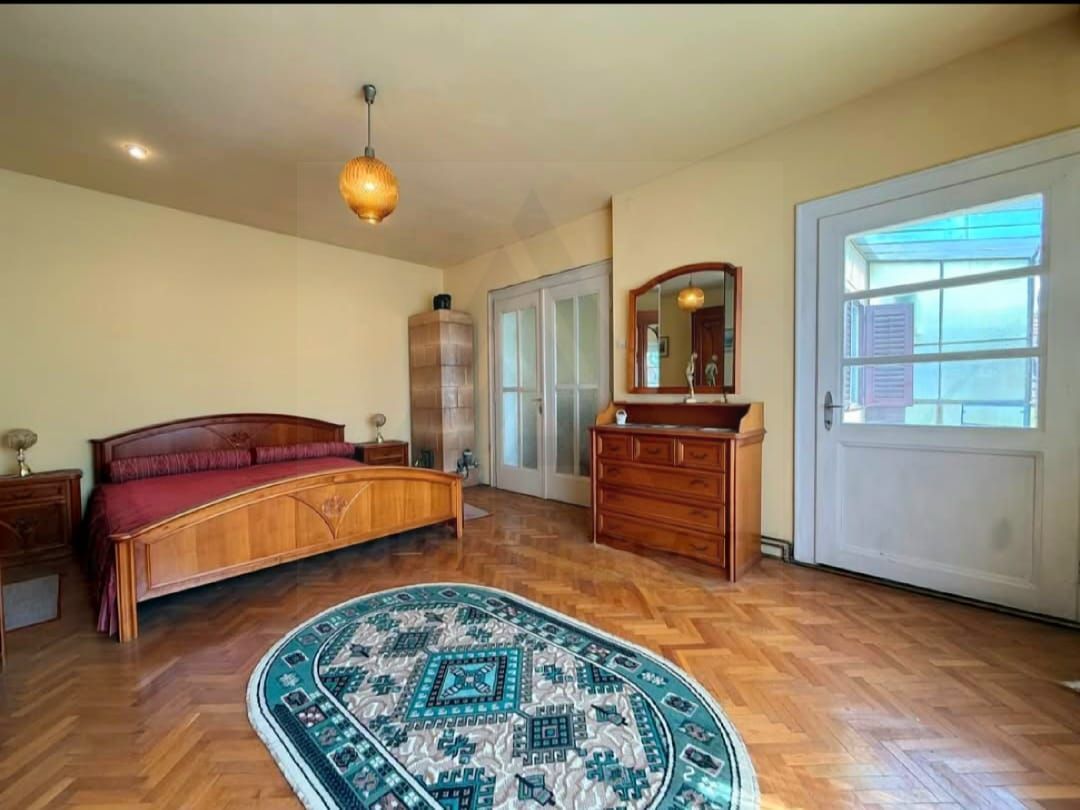 Apartament 4 camere 110 mp utili cu teren aferent si 2 bai Central - Poză 2