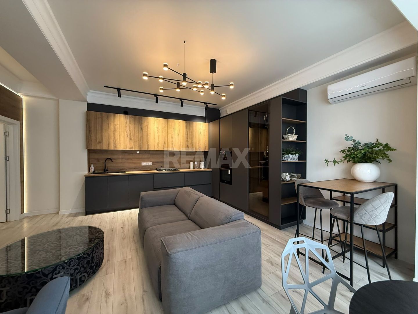 Apartament cu 2 dormitoare si living chiar in centrul Chișinăului - Poză 3