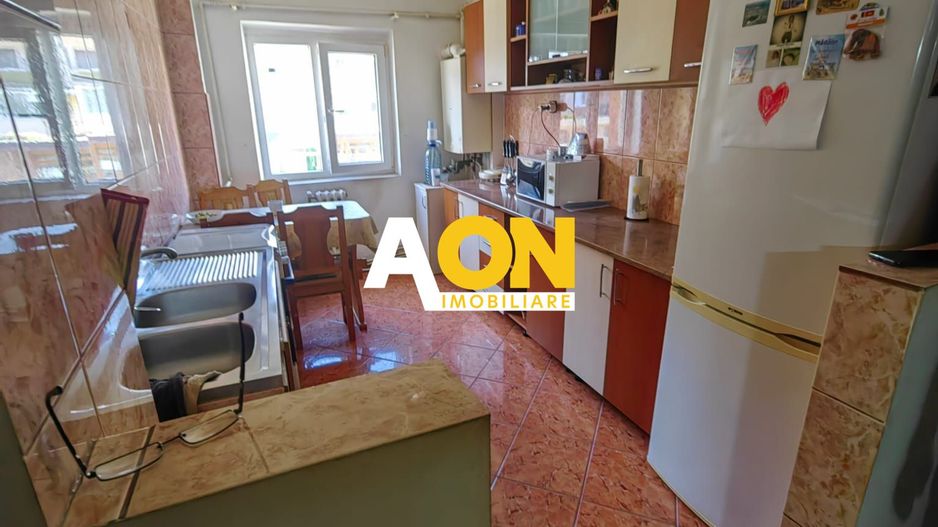 Apartament 3 Camere, Decomandat, Zona Cetate, Etaj 1 - Poză 1