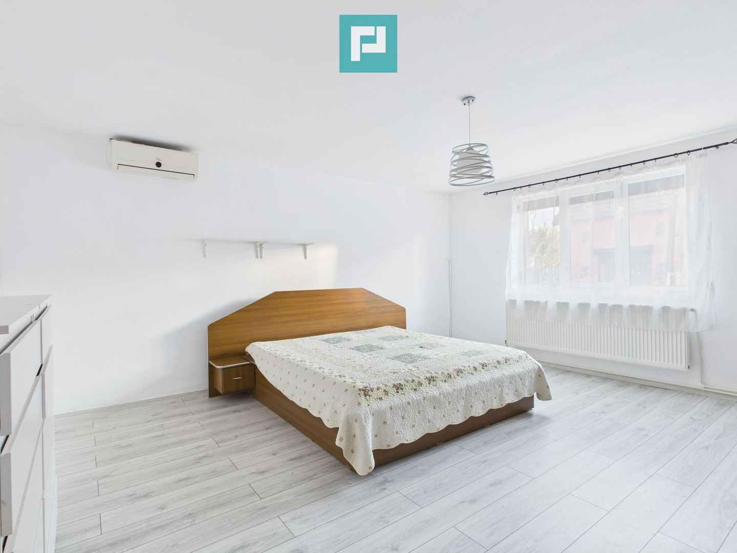 Casă spațioasă cu 4 camere în Vladimirescu - Poză 10