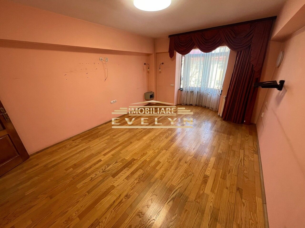 Apartament de vanzare pe doua nivele, zona Pietonalul Transilvaniei, pret 180000 euro - Poză 4