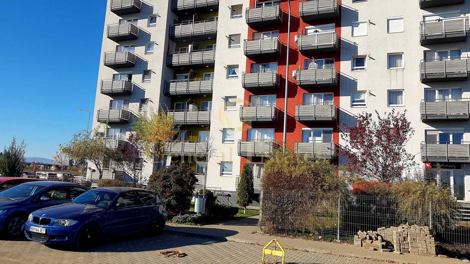 Vand apartament 2 camere - Poză 1