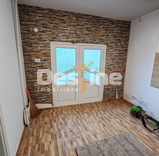 Imobil compus din casa si 1800mp teren in Suburbia Brodoc, judet Vaslui - Poză 3
