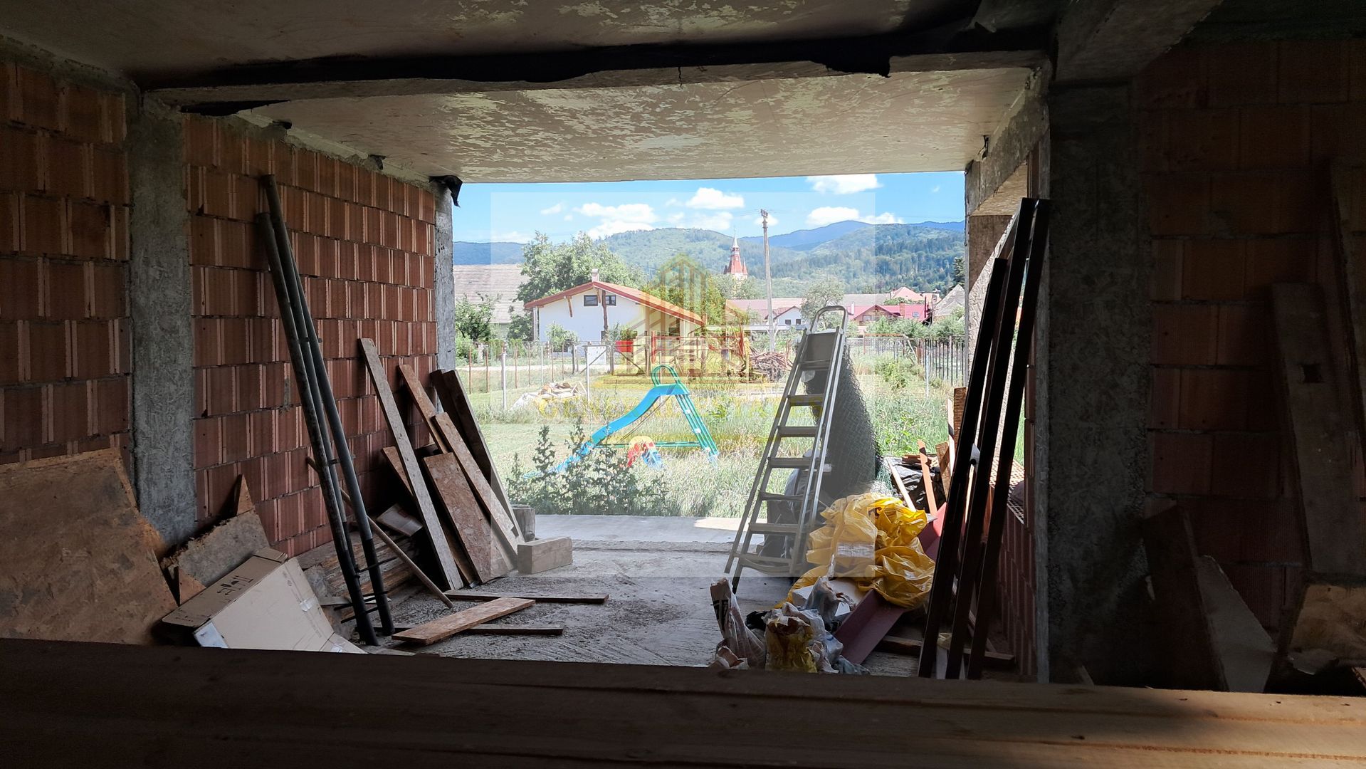 Casa moderna la rosu in Cristian - Poză 15