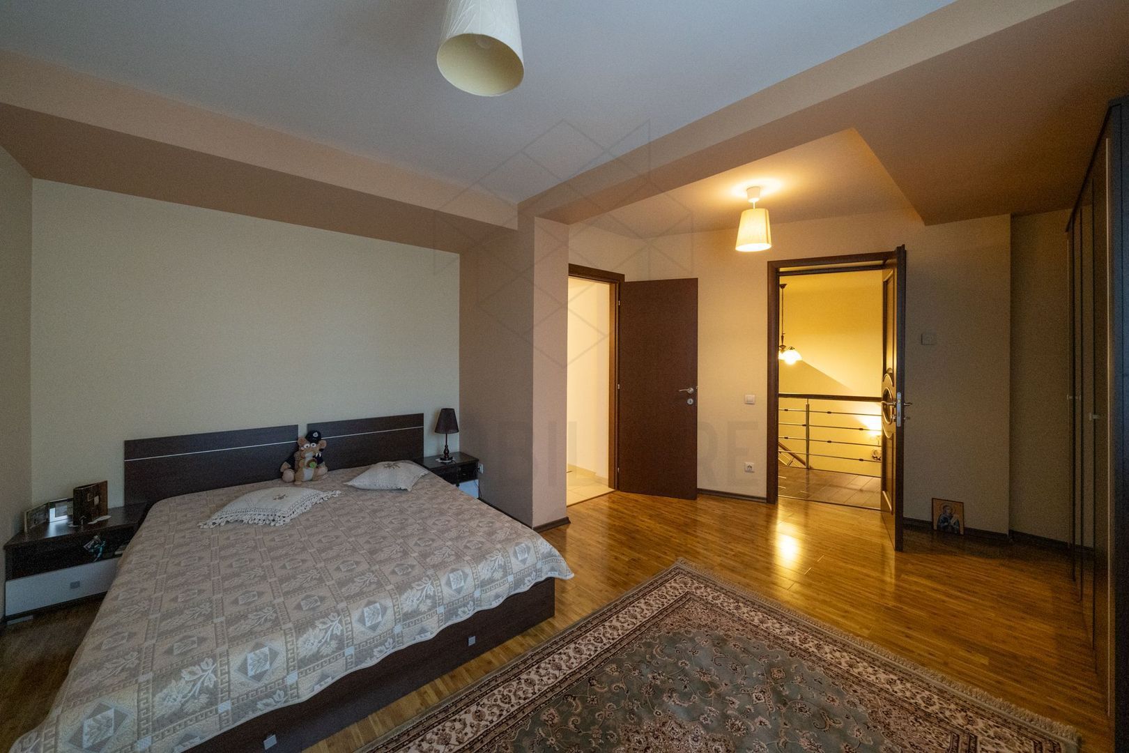 Casa spatioasa 515 mp langa metrou 1Mai - Poză 15