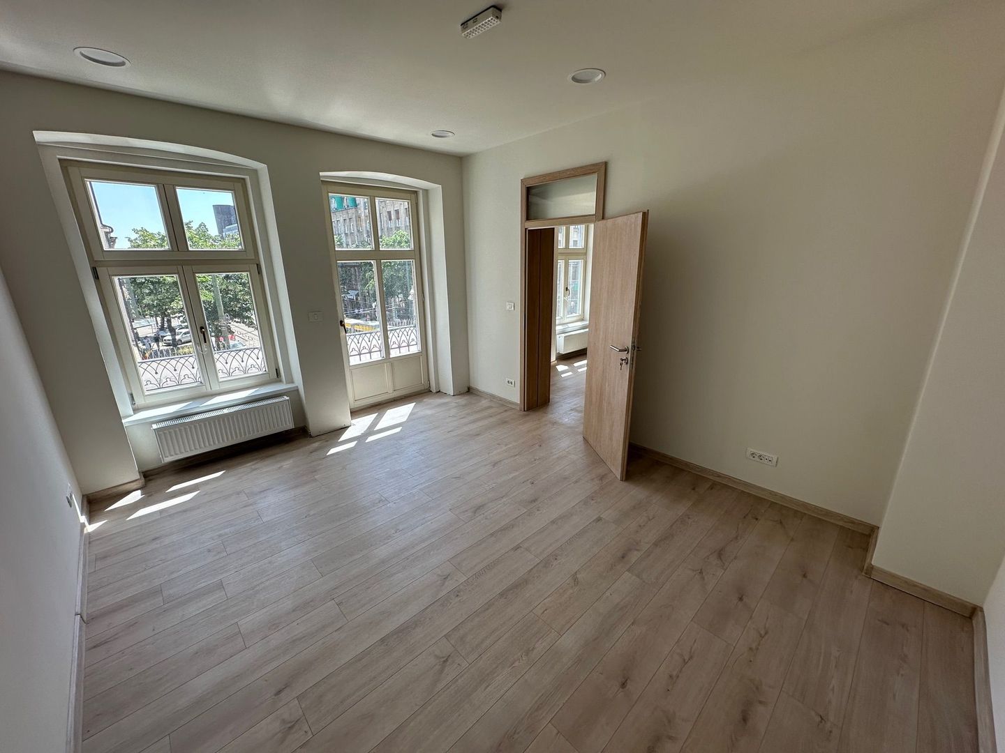 Spatii de birouri Ultracentral suprafață  de 34 mp - Poză 1