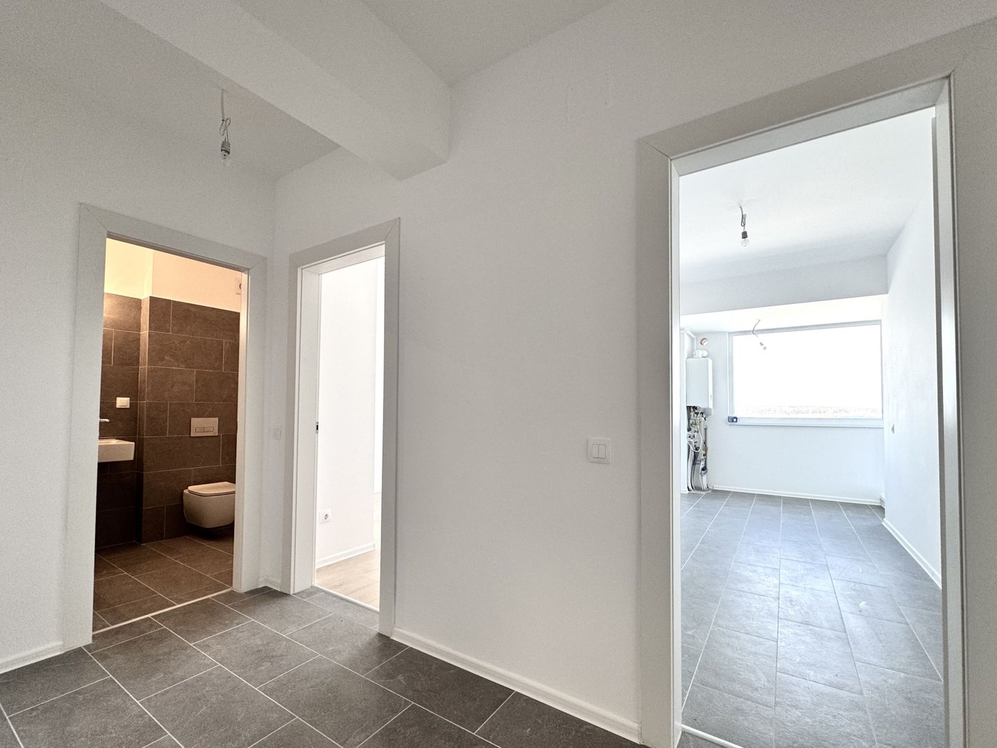 Apartament cu 2 camere, etaj 3/6, orientare Nord - Lac Straulesti - Poză 7