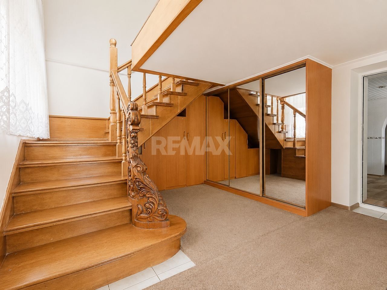 Casă 210 m² cu 5 dormitoare și teren 10 ari – Euroreparație | Drochia, str. Grigore Ureche - Poză 23