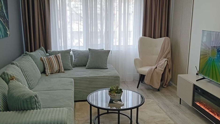 Vanzare - apartament cu 3 camere, Micro 16, renovat, mobilat nou - Poză 5