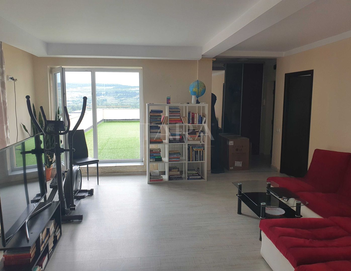 Apartament Semidecomandat, Etaj Retras - Zona Vivo - Poză 1