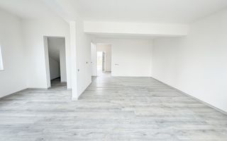 Duplex despartit prin camera tehnica, 5 camere, asfalt | Giarmata Vii - Poză 10