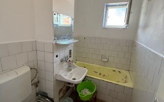 Garsonieră 27 mp cu balcon - etaj 2 - nemobilata -bloc an 1980 - Poză 9